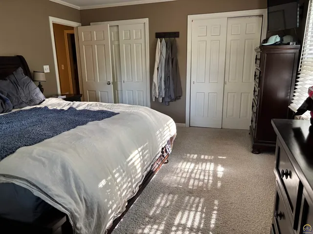 $449,900 | 930 Huntington Road, Emporia, KS 66801