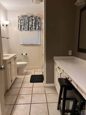 $449,900 | 930 Huntington Road, Emporia, KS 66801