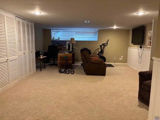 $449,900 | 930 Huntington Road, Emporia, KS 66801