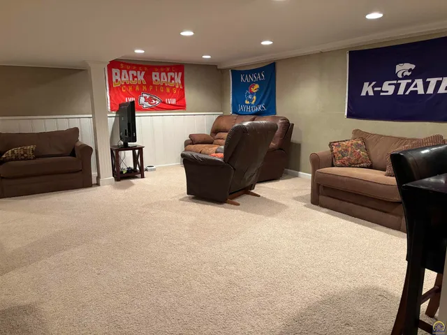 $449,900 | 930 Huntington Road, Emporia, KS 66801