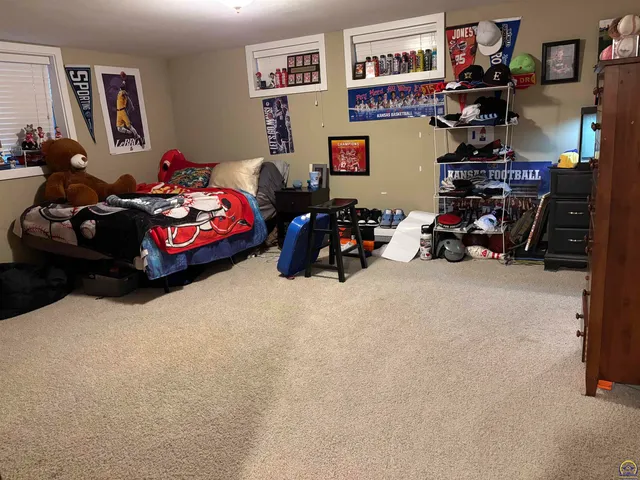 $449,900 | 930 Huntington Road, Emporia, KS 66801