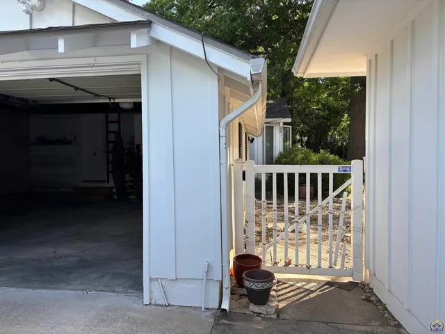 $449,900 | 930 Huntington Road, Emporia, KS 66801