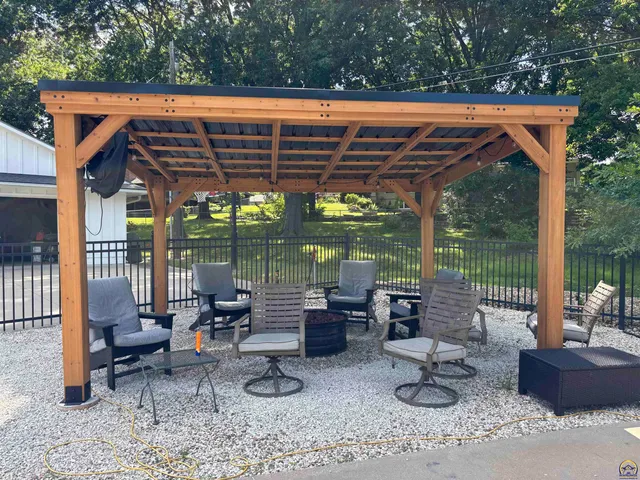 $449,900 | 930 Huntington Road, Emporia, KS 66801