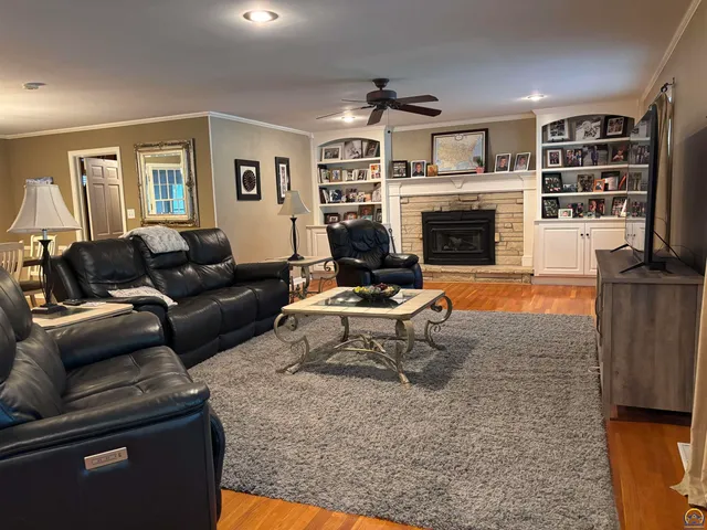 $449,900 | 930 Huntington Road, Emporia, KS 66801