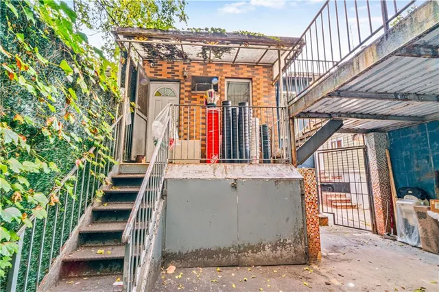 a picture of a bench in front of a wall