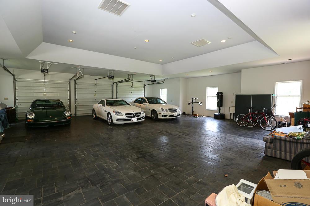 8337 Diamond Back Cove Road Easton, MD 21601 - Photo 29 of 30 Garage