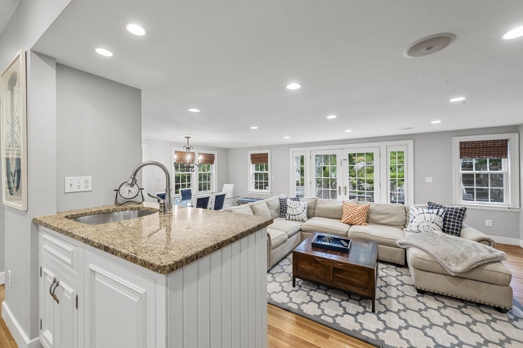 49 Harbor Avenue Marblehead, MA 01945 - Photo 25 of 42 a living room with furniture and window