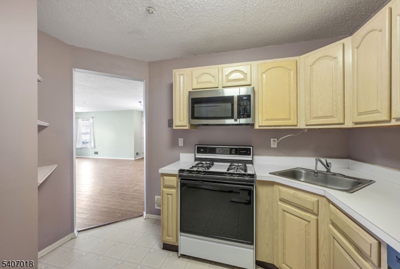 1144 Garrison Court Mahwah, NJ 07430 - Photo 12 of 31