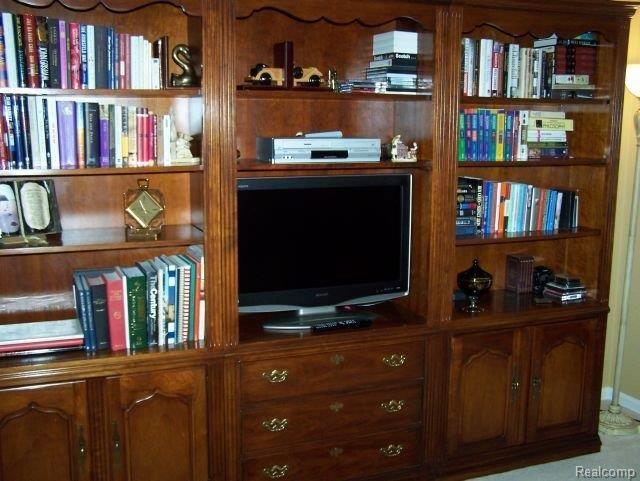 1000 Churchill Circle, Unit 31 Rochester, MI 48307 - Photo 16 of 25 Library 1