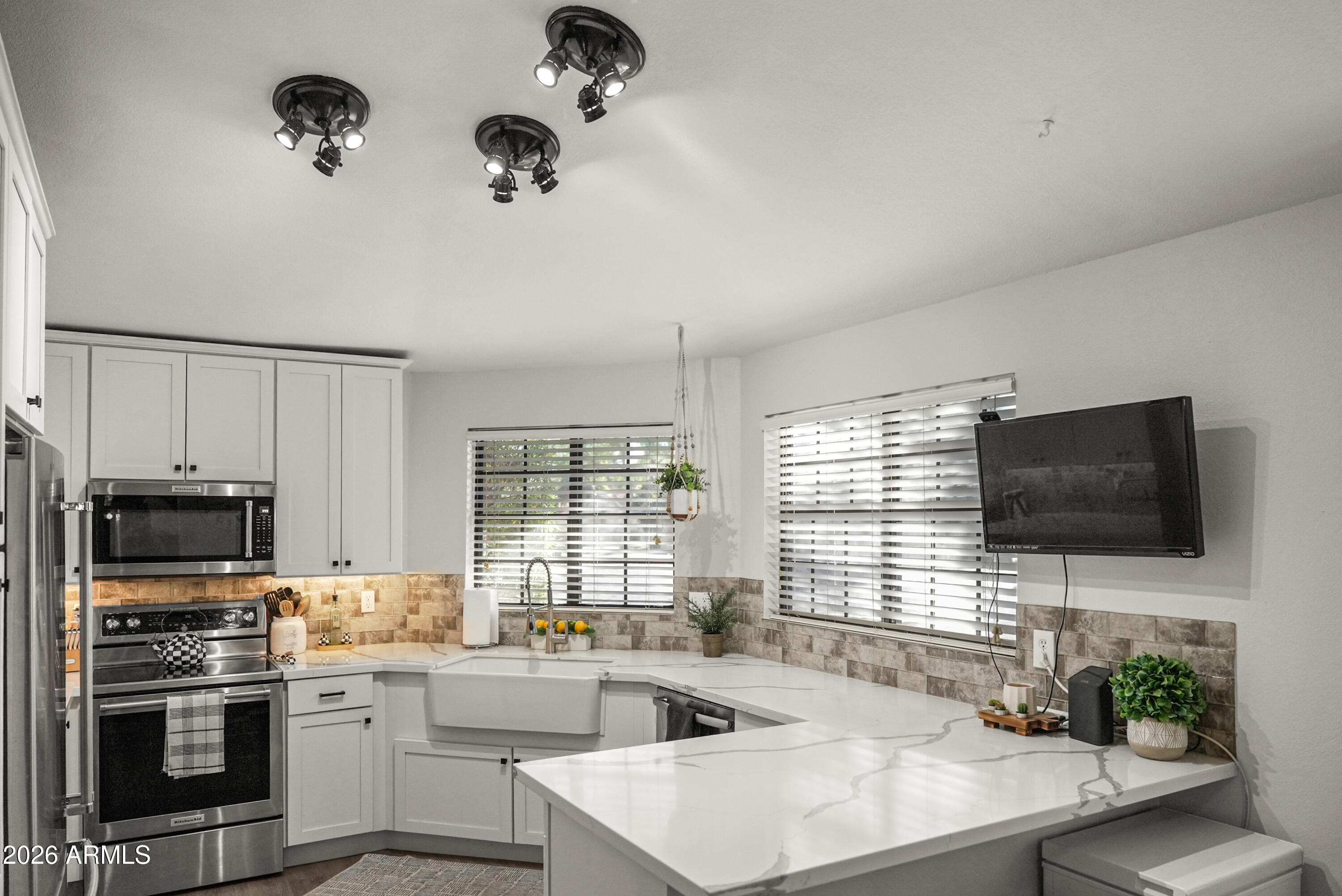4848 West Del Rio Street Chandler, AZ 85226 - Photo 8 of 19 Kitchen