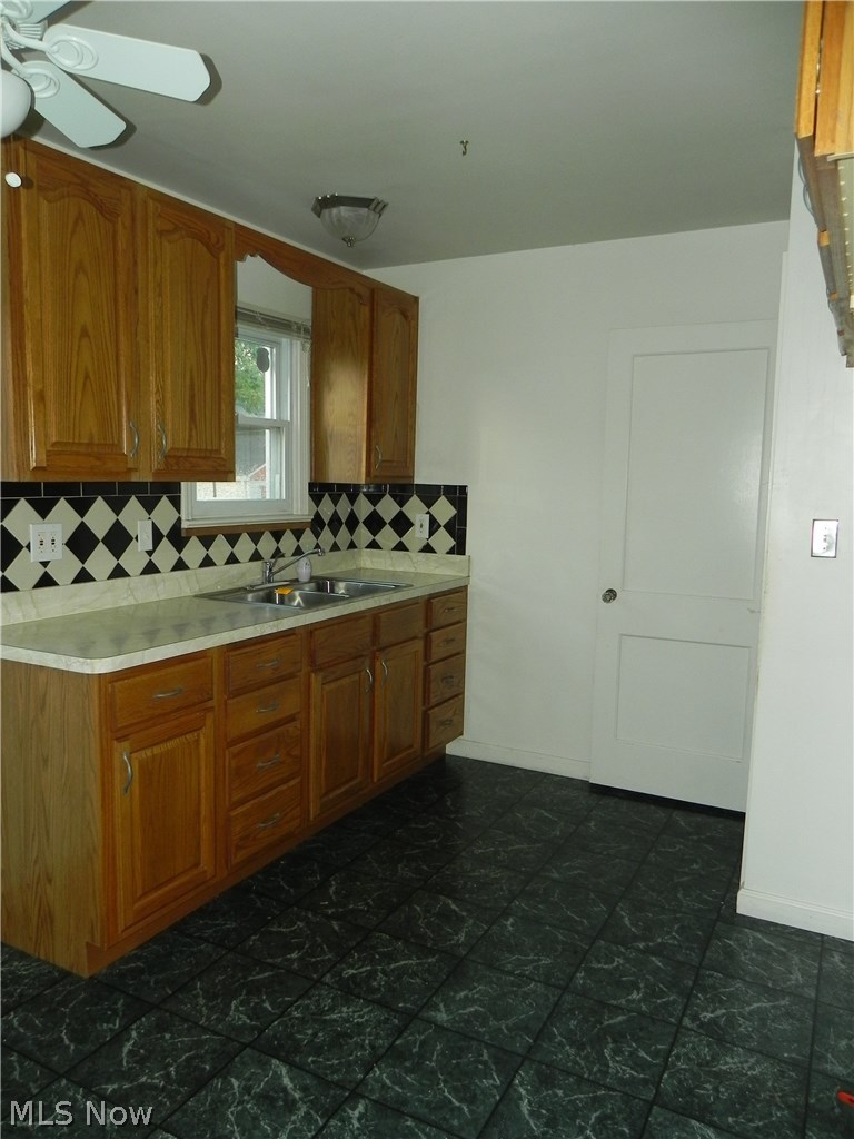 20701 Watson Road Maple Heights, OH 44137 - Photo 3 of 10 Gallery Image 3