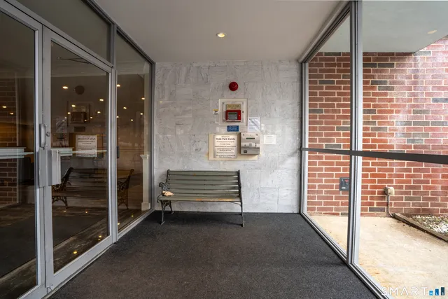 a view of livingroom with furniture