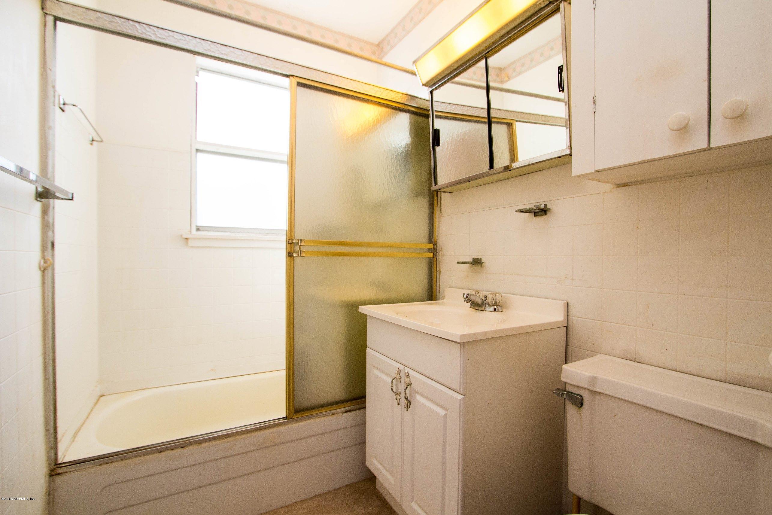 9540 Melvina Road Jacksonville, FL 32257 - Photo 17 of 22 HBathroom