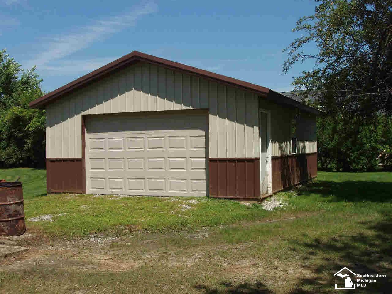 1690 South Raisinville Road Monroe, MI 48161 - Photo 4 of 24 20444755-3.JPG