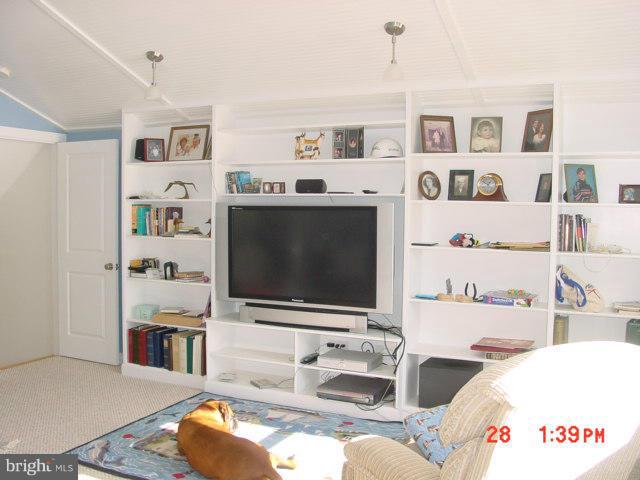 411 Walnut Grove Road Baltimore, MD 21221 - Photo 28 of 30 Living Room