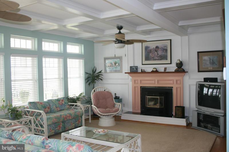411 Walnut Grove Road Baltimore, MD 21221 - Photo 9 of 30 Family Room
