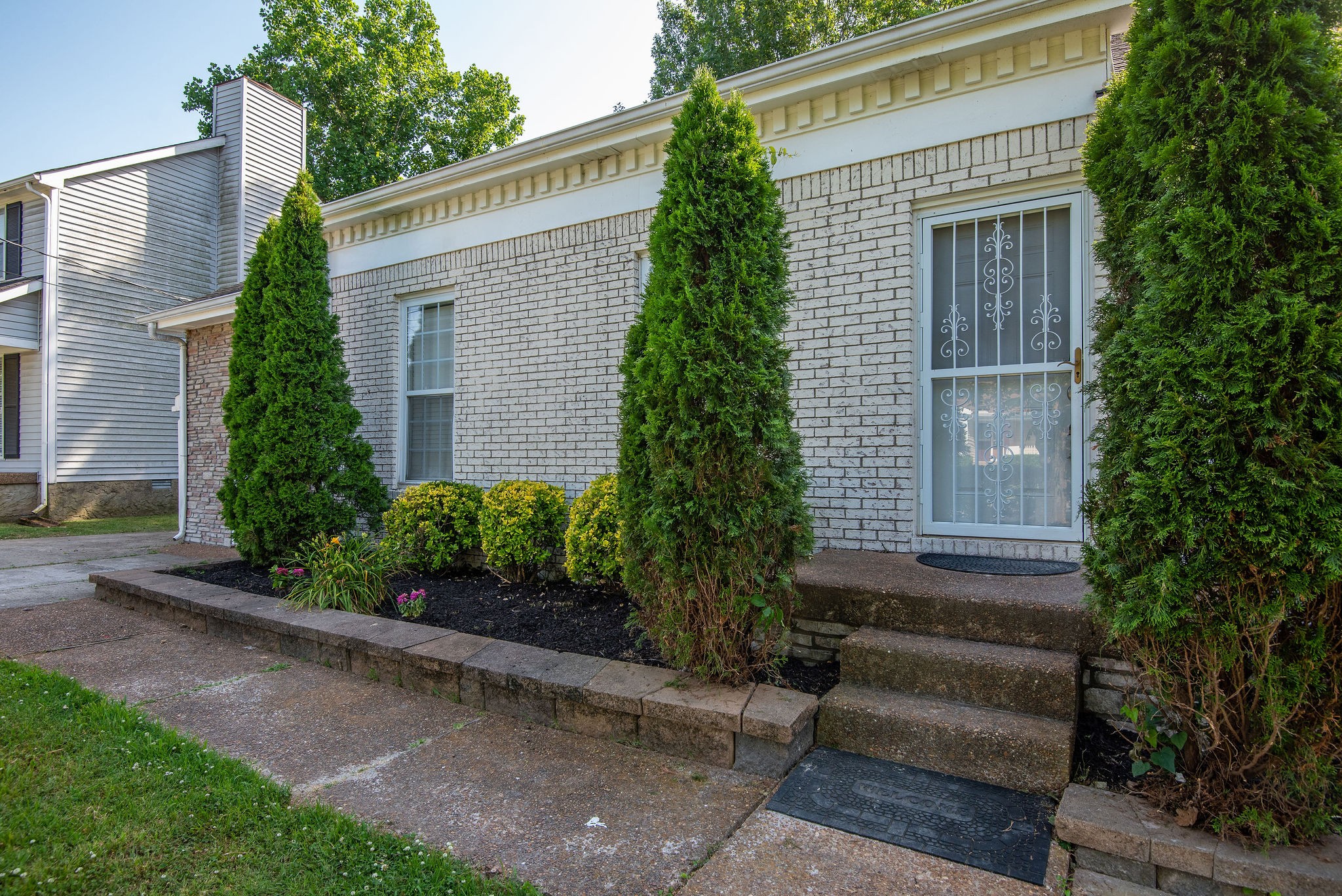 305 Cedarcliff Road Antioch, TN 37013 - Photo 4 of 32 a front view of a house with a garden