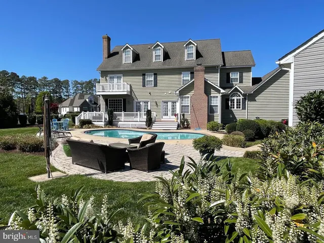 a view of a house with a big yard
