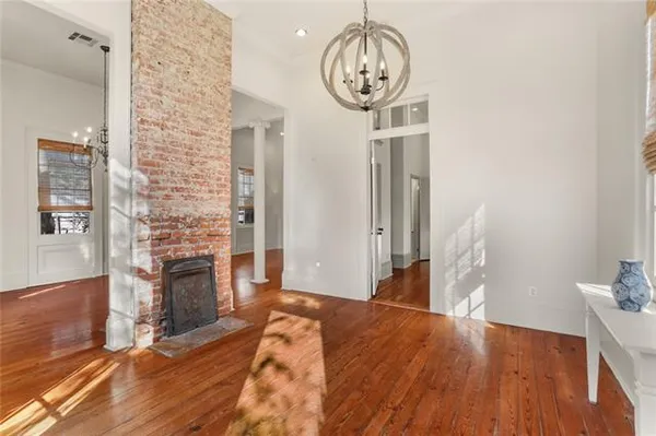 $3,300 | 3639 Annunciation Street, New Orleans, LA 70115