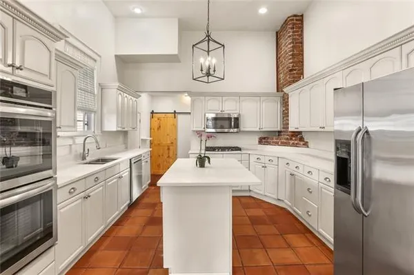 $3,300 | 3639 Annunciation Street, New Orleans, LA 70115