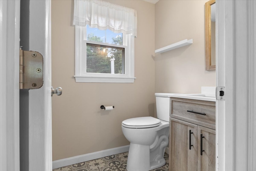 33 Barnstable Road Norfolk, MA 02056 - Photo 14 of 32 Gallery Image 14
