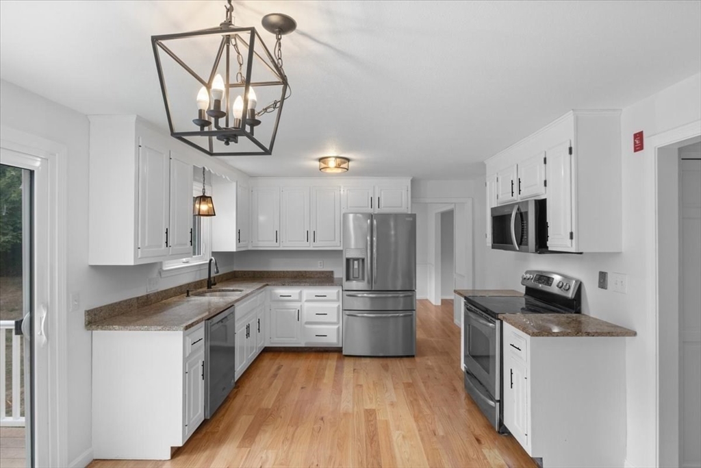 33 Barnstable Road Norfolk, MA 02056 - Photo 4 of 32 Gallery Image 4