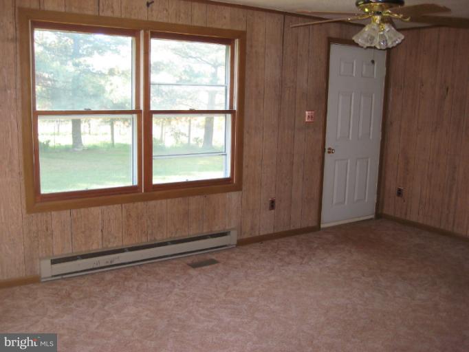 629 Quarry Road Berryville, VA 22611 - Photo 21 of 22 Living Room