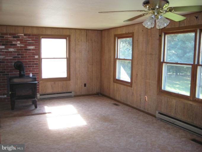 629 Quarry Road Berryville, VA 22611 - Photo 8 of 22 Living Room
