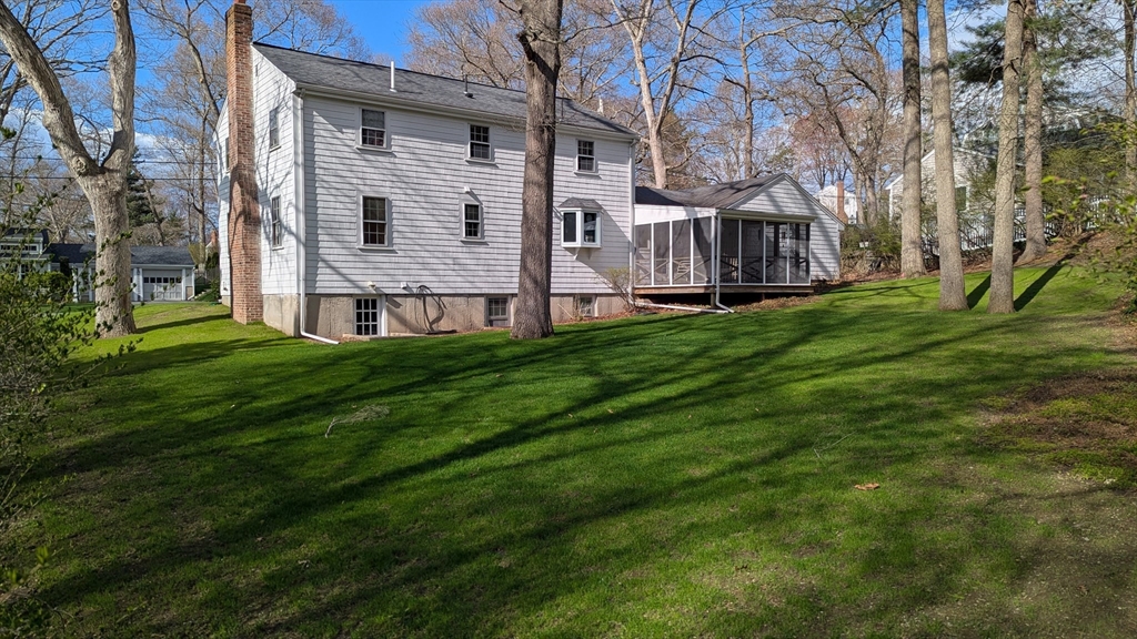 20 Colonial Road Hingham, MA 02043 - Photo 5 of 19