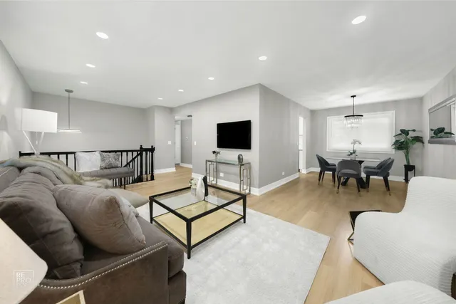 $429,900 | 158 Hastings Mill Road, Streamwood, IL 60107