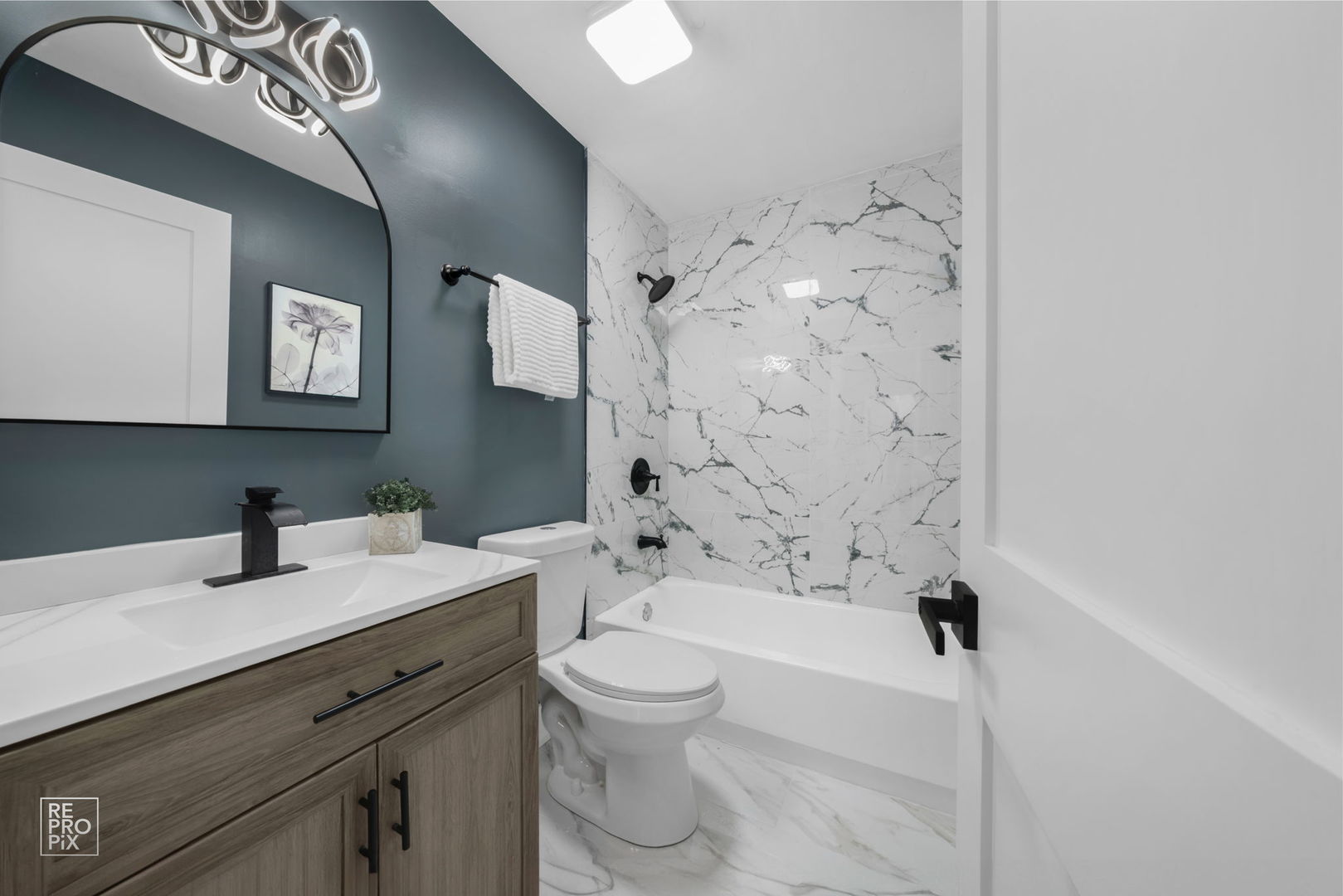 158 Hastings Mill Road Streamwood, IL 60107 - Photo 8 of 10