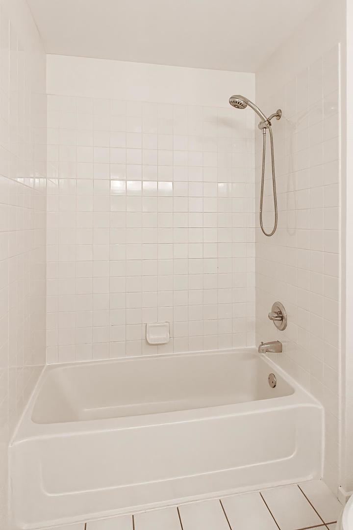 402 Kelburn Road, Unit 126 Deerfield, IL 60015 - Photo 14 of 24
