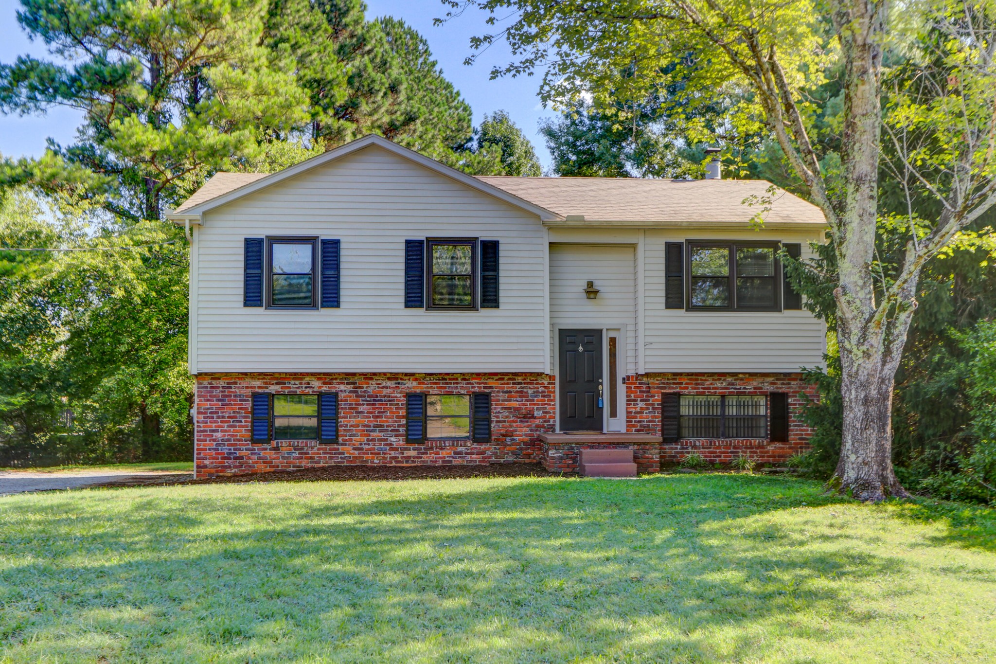 1800 Strathmore Road Knoxville, TN 37922 - Photo 1 of 26 Gallery Image 1