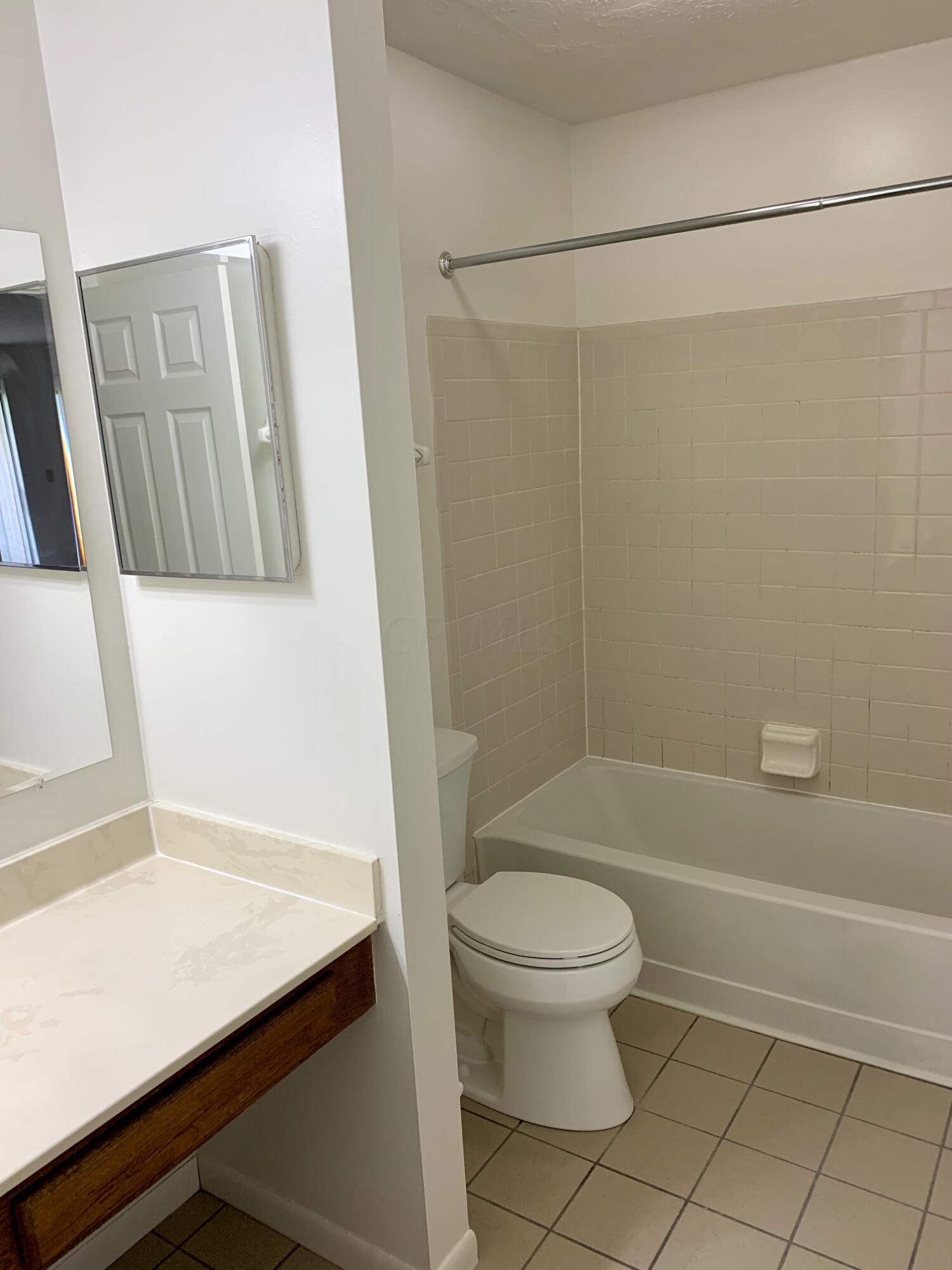 2295 Hedgerow Road, Unit 2295B Columbus, OH 43220 - Photo 13 of 23 IMG_1777