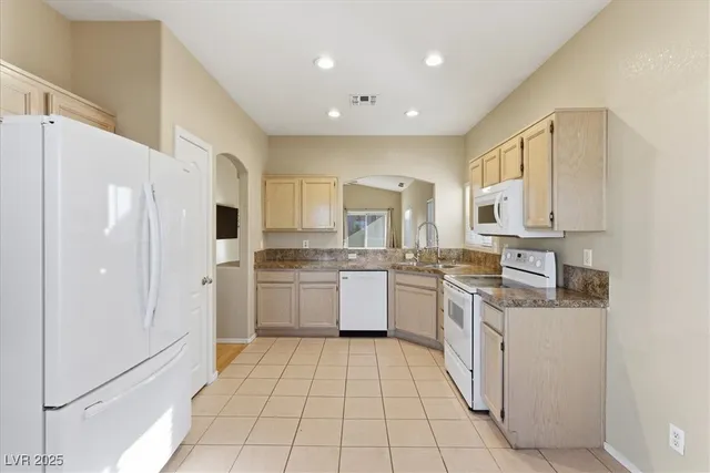 $2,100 | 533 Coolidge Avenue, Henderson, NV 89015