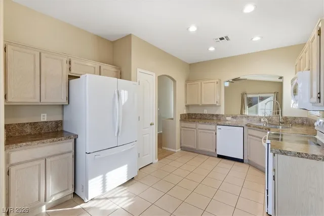 $2,100 | 533 Coolidge Avenue, Henderson, NV 89015