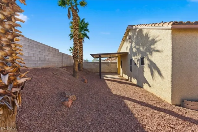 $2,100 | 533 Coolidge Avenue, Henderson, NV 89015