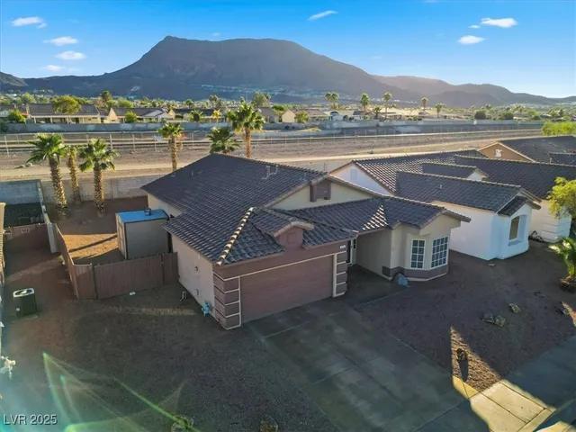 $2,100 | 533 Coolidge Avenue, Henderson, NV 89015