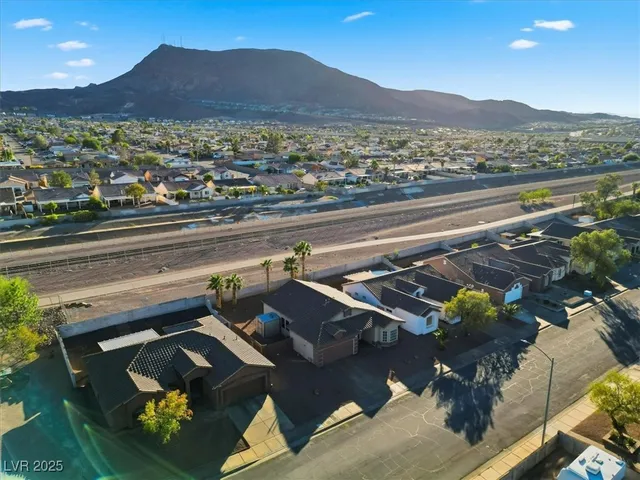 $2,100 | 533 Coolidge Avenue, Henderson, NV 89015