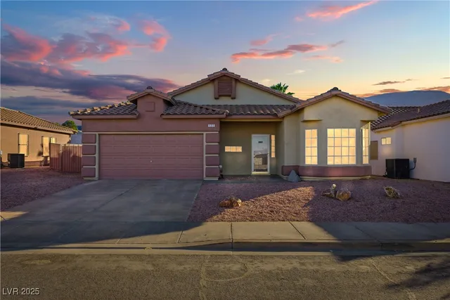 $2,100 | 533 Coolidge Avenue, Henderson, NV 89015