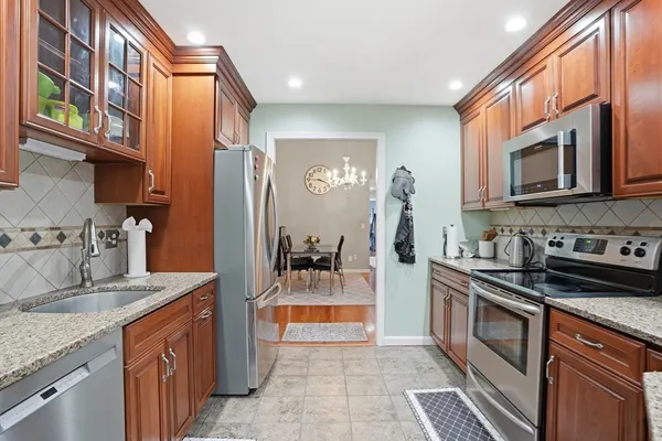 $525,000 | 11 Royal Lake Drive, Unit 6, Braintree, MA 02184