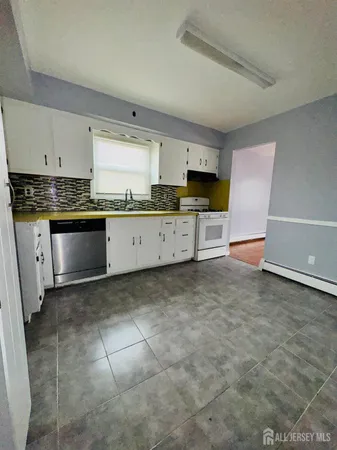 $2,600 | 32 Union Place, Irvington, NJ 07111