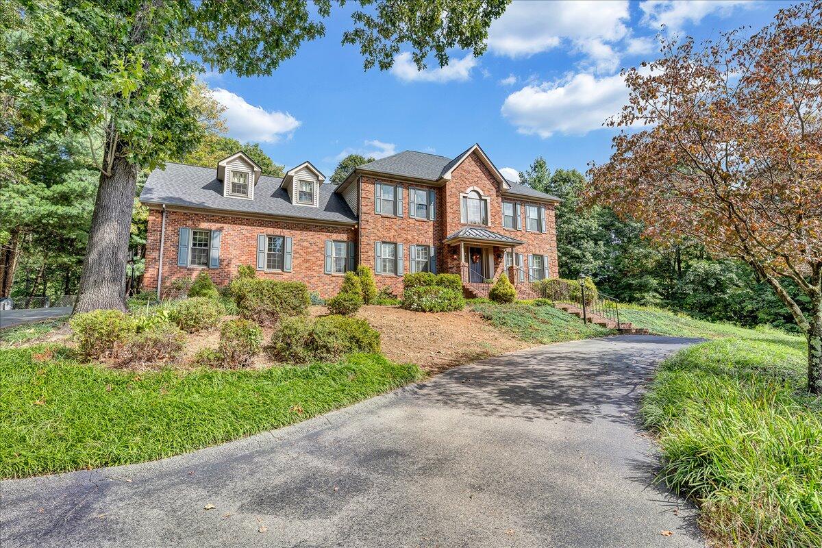 6348 Sunnyvale Road Roanoke, VA 24018 - Photo 2 of 75 02-D R E A M-5275