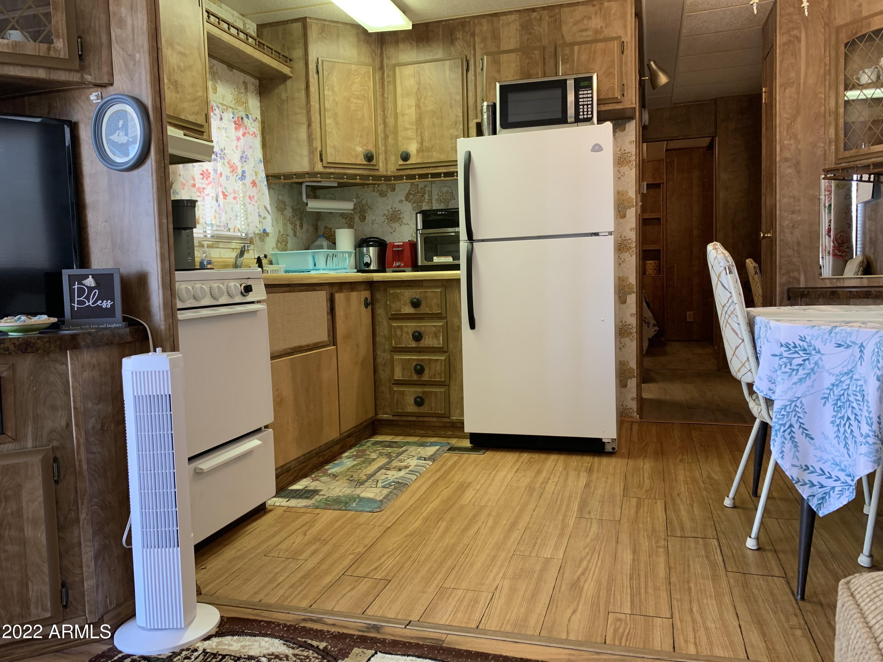 306 South Recker Road, Unit 211 Mesa, AZ 85206 - Photo 4 of 18 B718A433-D3B6-45F4-AAAB-AAB1FF9C7B14