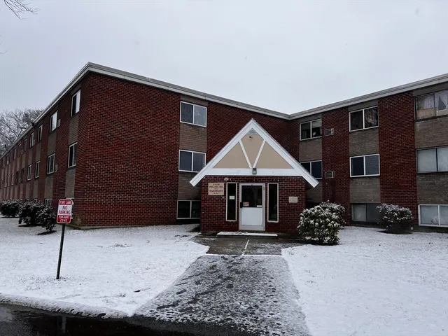 $1,700 | 2108 Phillips Road, Unit 47, New Bedford, MA 02745