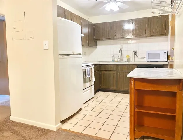 $1,700 | 2108 Phillips Road, Unit 47, New Bedford, MA 02745