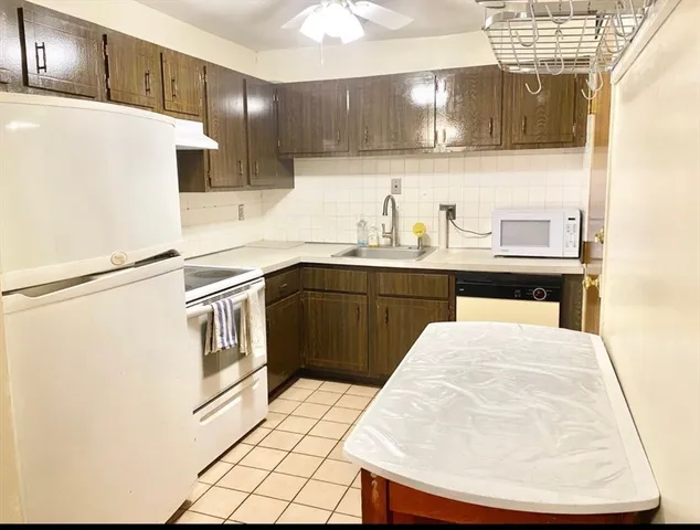 $1,700 | 2108 Phillips Road, Unit 47, New Bedford, MA 02745