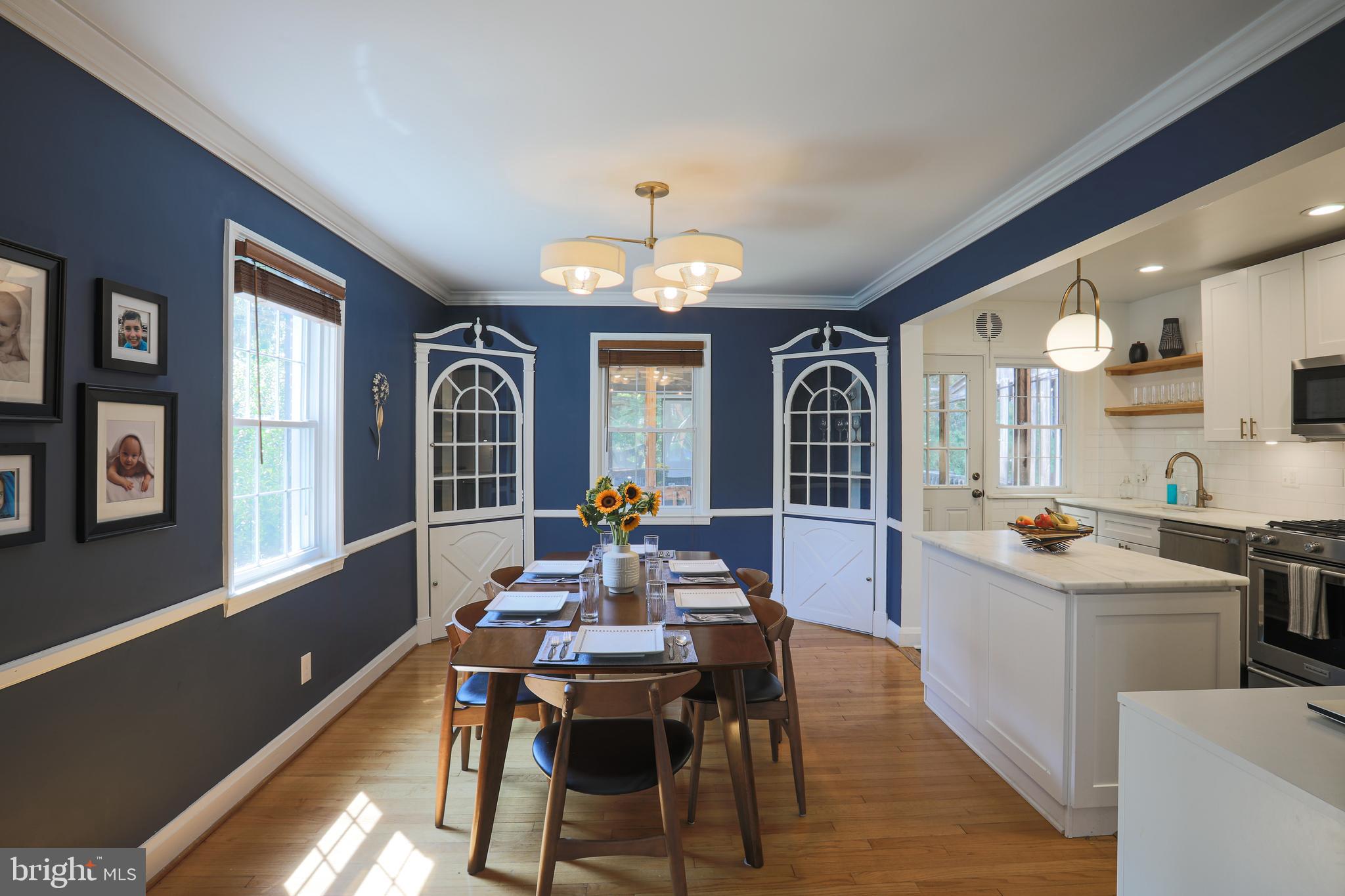 6422 Pinehurst Road Baltimore, MD 21212 - Photo 12 of 56 Dining room w/ gorgeous built- in corner cabinets