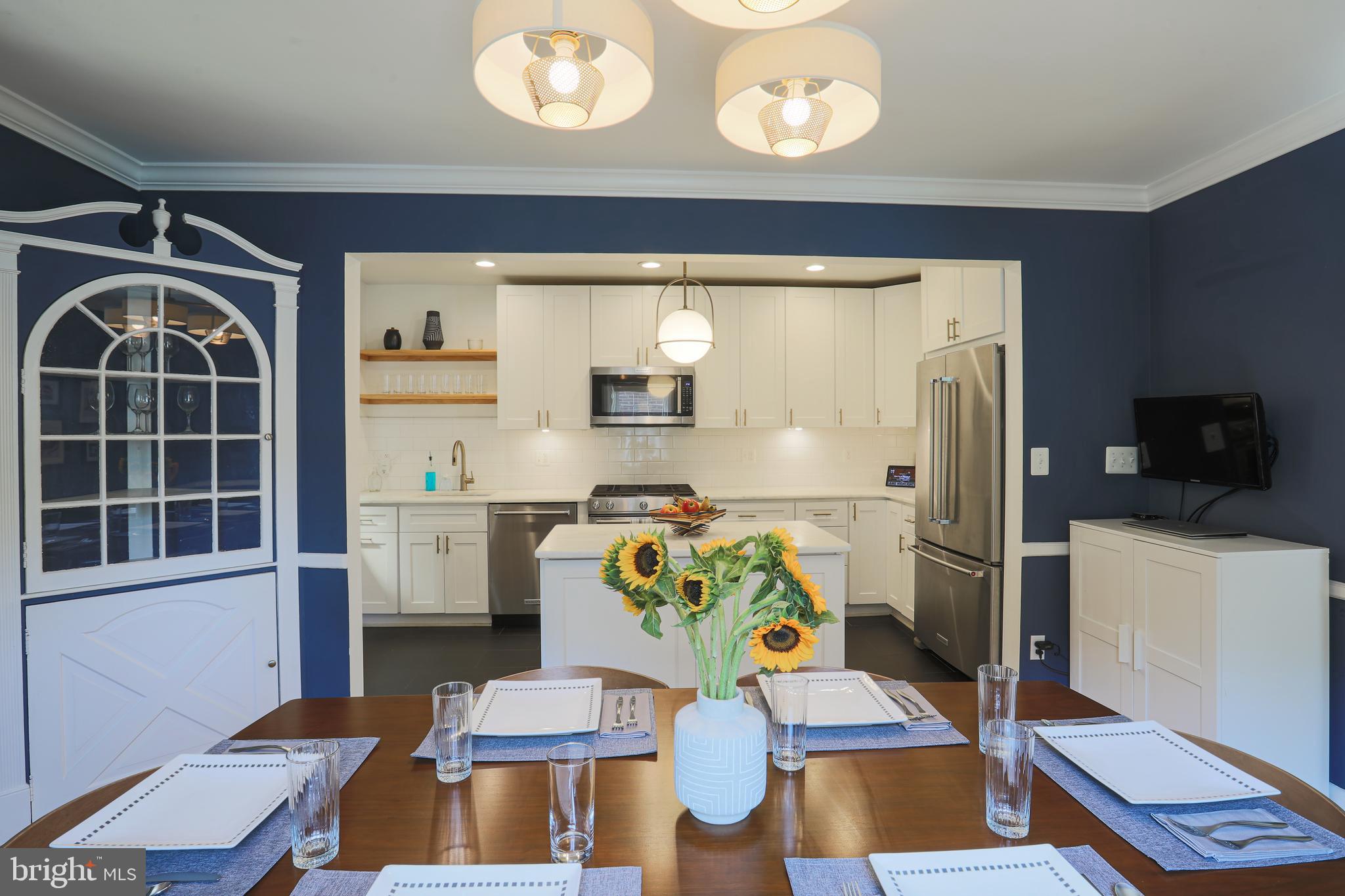 6422 Pinehurst Road Baltimore, MD 21212 - Photo 14 of 56 Perfect dining room for entertaining