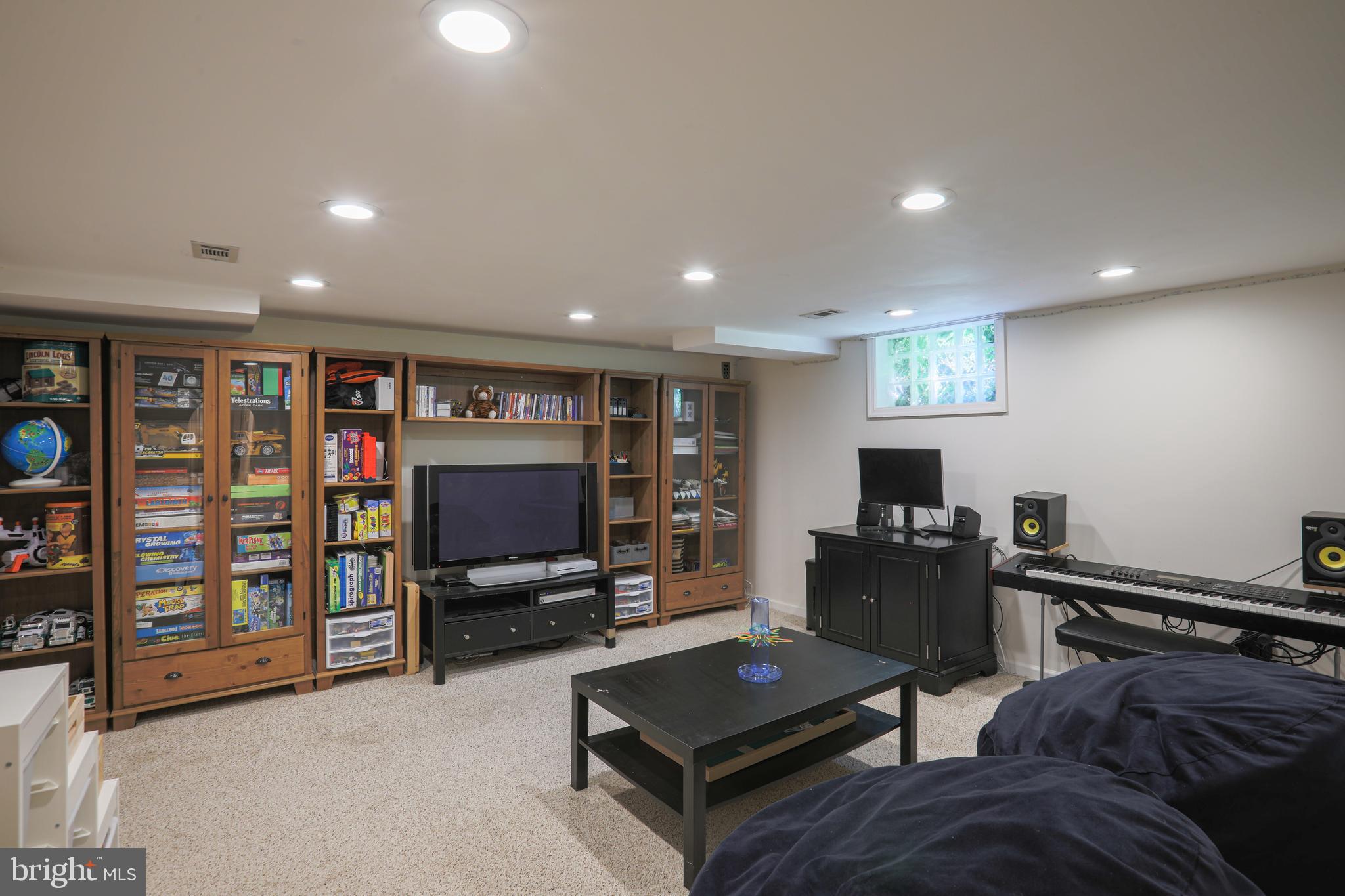 6422 Pinehurst Road Baltimore, MD 21212 - Photo 33 of 56 Finished family room with recessed lights.